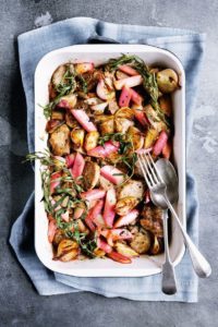 Pork tenderloin with rhubarb, onion and tarragon